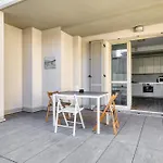 Just Urban - Bright With Terrace - M4 Tolstoj * ميلان